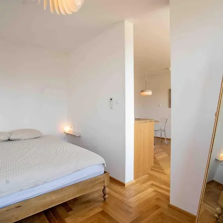 Tjs Temple With Castle View * Lublaň